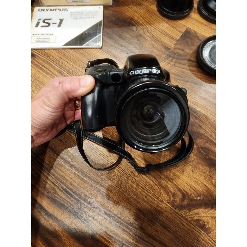 Vtg Olympus is1 35mm Film Camera High Res Zoom Lens 35-135mm + Bag+ Converter